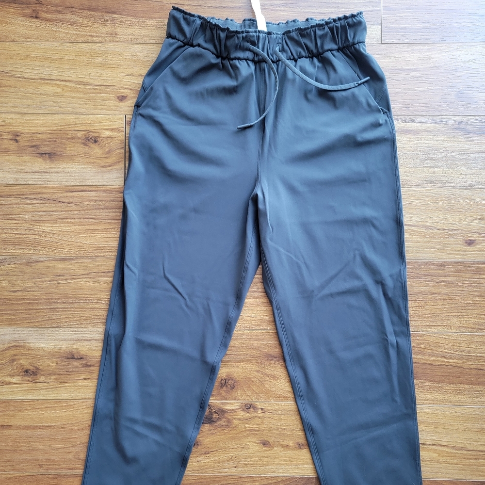 Lululemon on the move pant 7/8 size 6